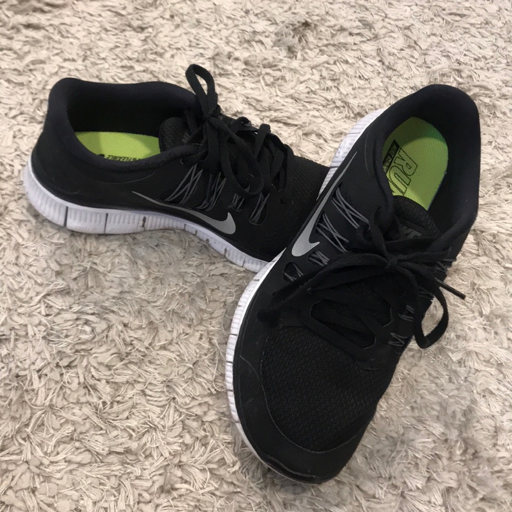 FINAL PRICE DROP • Women’s Black Nike Running Shoe